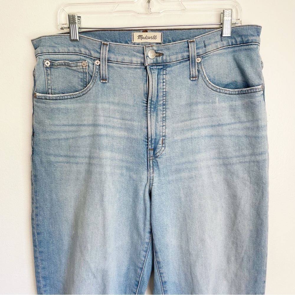 Madewell The Perfect Vintage Straight Jean in Danby Wash: Knee-Rip Edition 31 - Picture 7 of 16